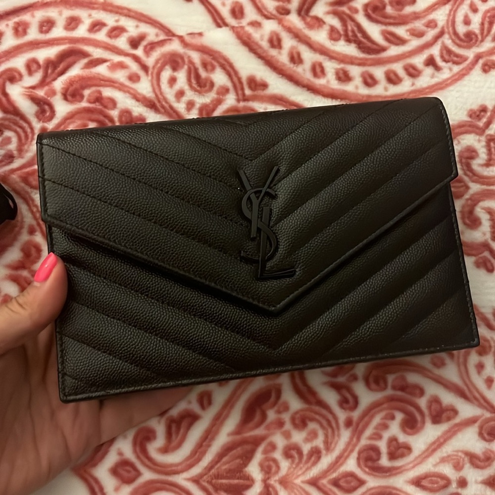 YSL Monogram Small Wallet on Chain in Grained Leather - Picture 4 of 9